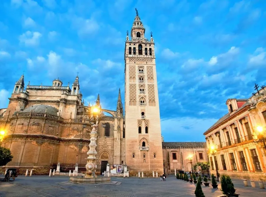 Image of Anfitriones de Glamour – Albor de Sevilla