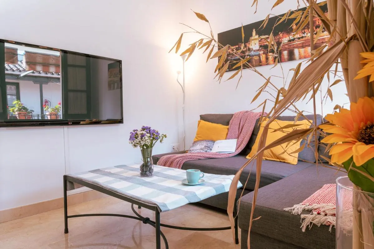 Image 4 of Apartamento con encanto en patio sevillano (203)
