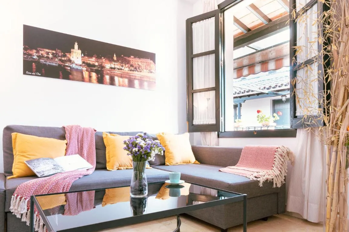Image of Apartamento con encanto en patio sevillano (203)