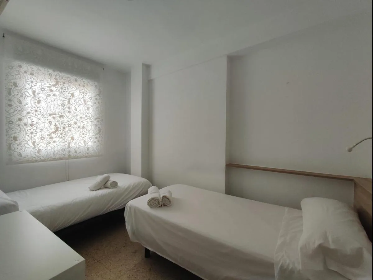 Image 1 of CASA HINIESTA.Amplia y luminosa.Perfecta familias!