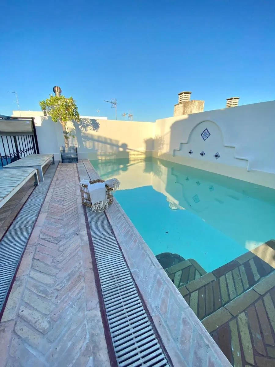 Image 3 of CASA PALACIO SXVIII CON PISCINA en centro histórico de SEVILLA