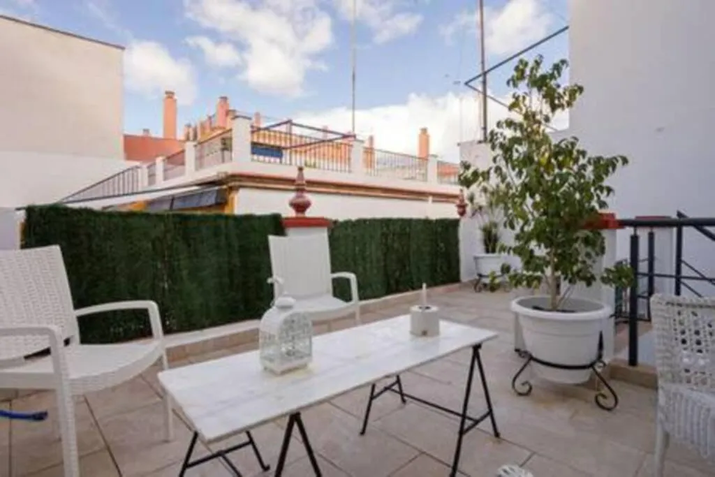 Image of Castilla Triana Courtyard by Valcambre