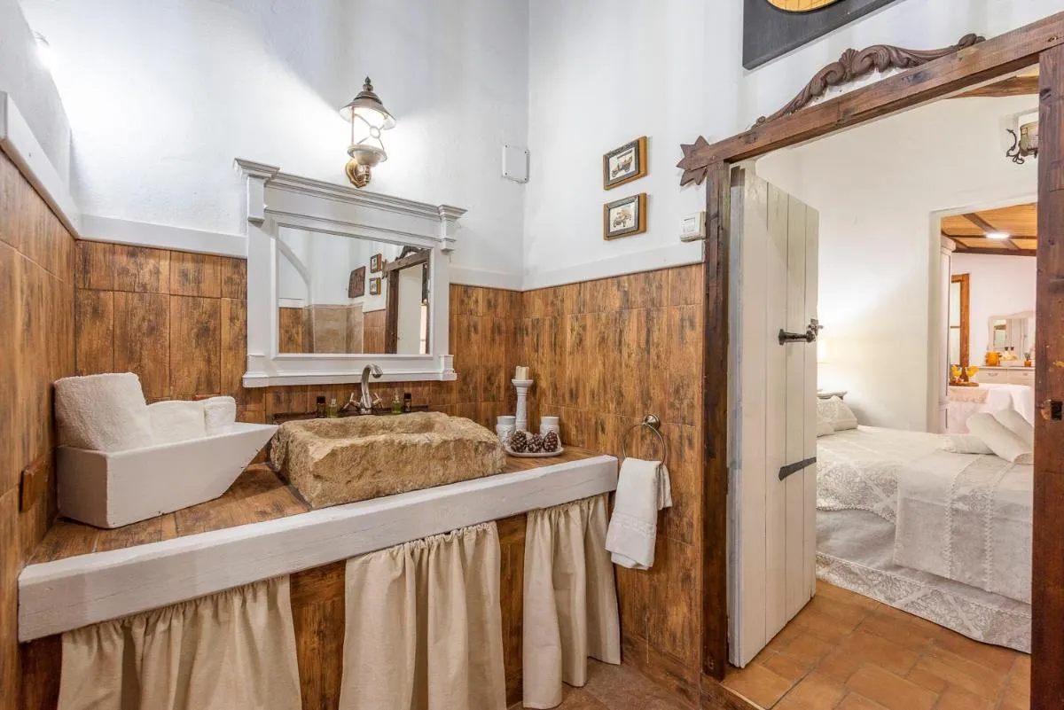 Image 2 of Elegant Villa in Penaflor with Private Pool