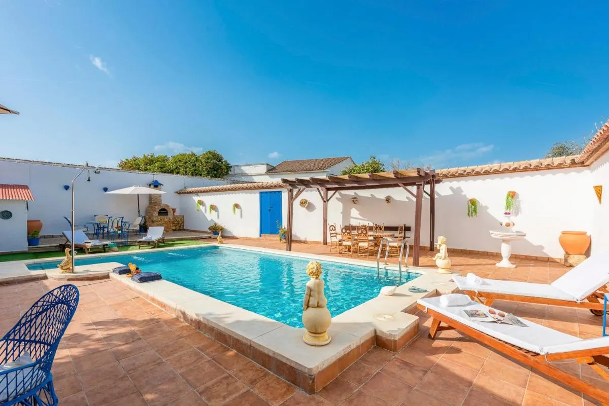 Image 3 of Elegant Villa in Penaflor with Private Pool