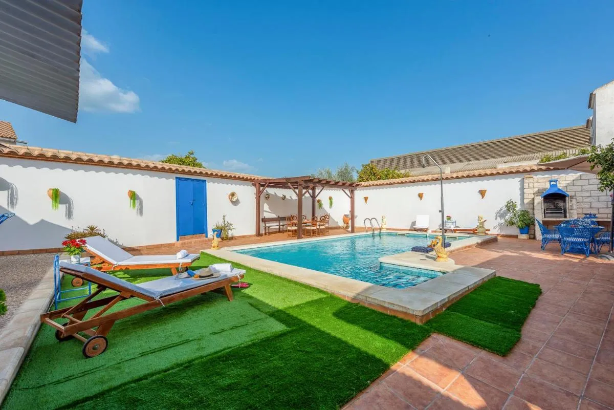 Image 5 of Elegant Villa in Penaflor with Private Pool