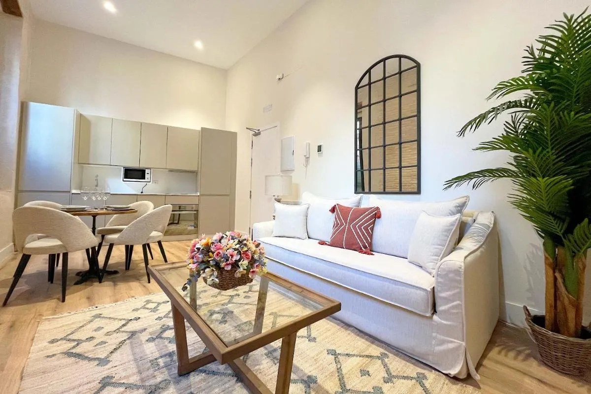 Image 3 of Genteel Home Rodrigo Caro