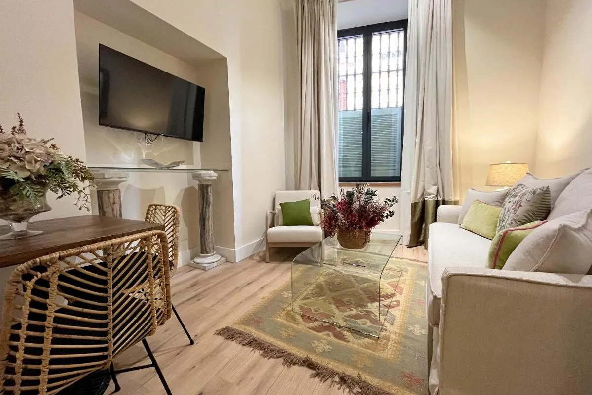 Image 4 of Genteel Home Rodrigo Caro