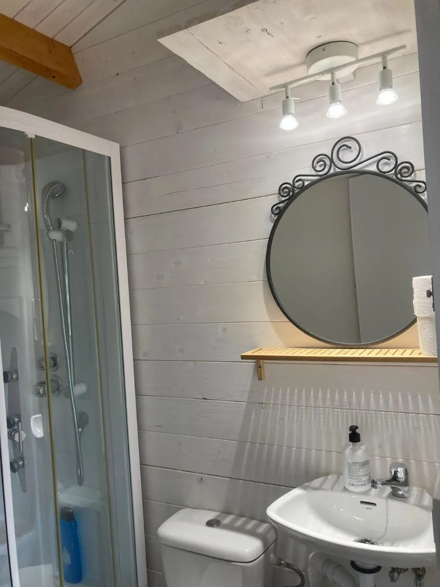 Image 3 of Hermoso Bungalow de madera