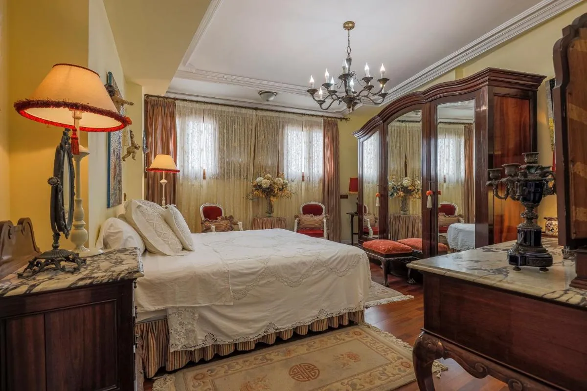 Image 1 of Historic apartment in Santa Cruz