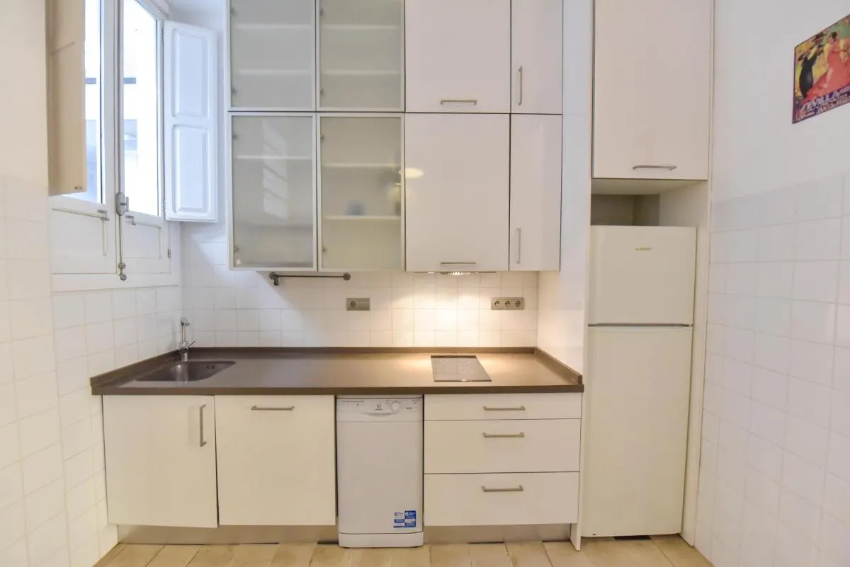 Image 2 of New! Bohemian center apartment