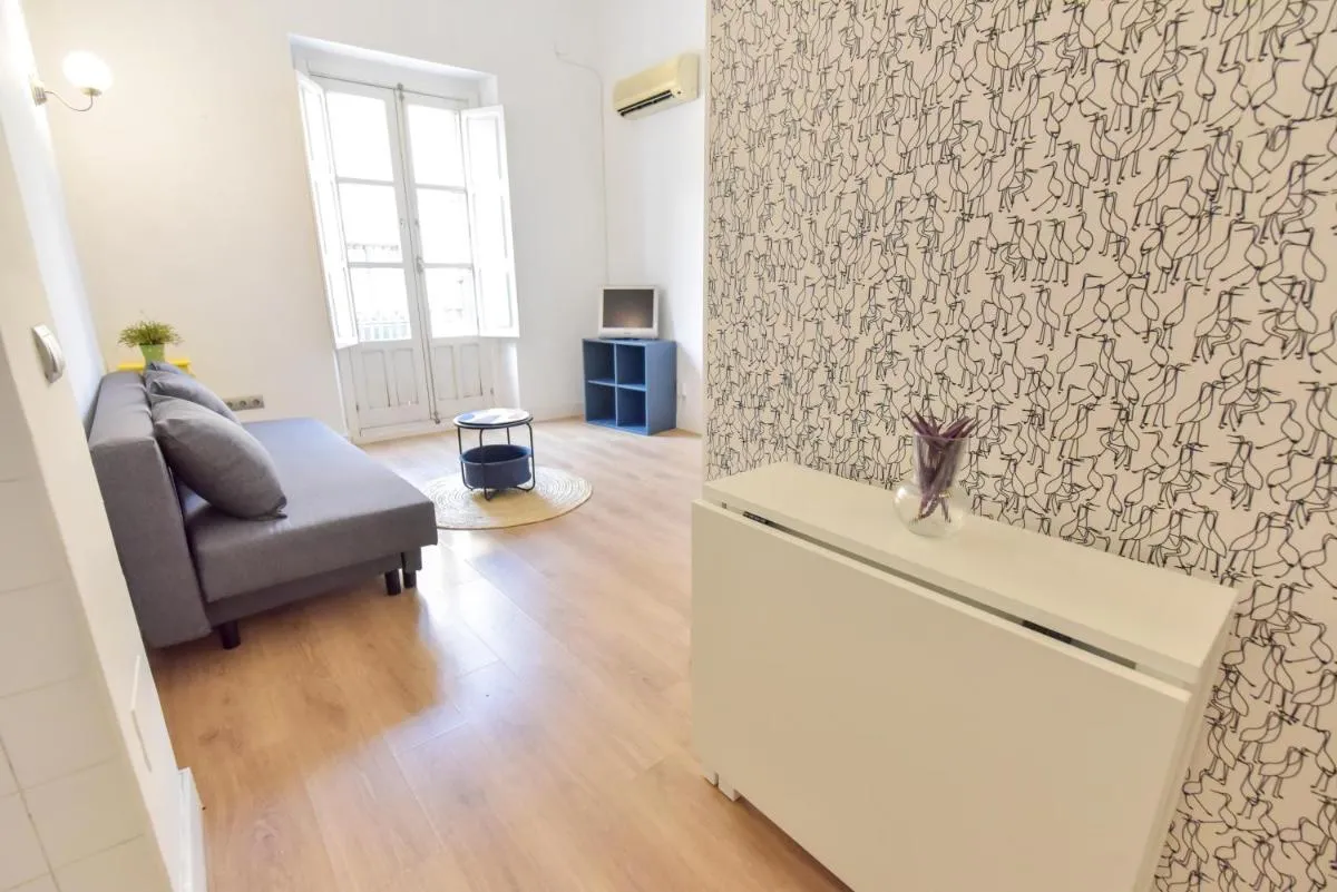 Image 6 of New! Bohemian center apartment