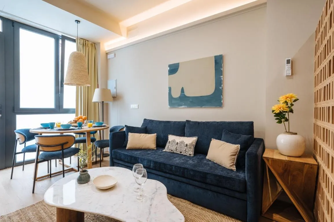 Image of New Hostly Alameda Apartments