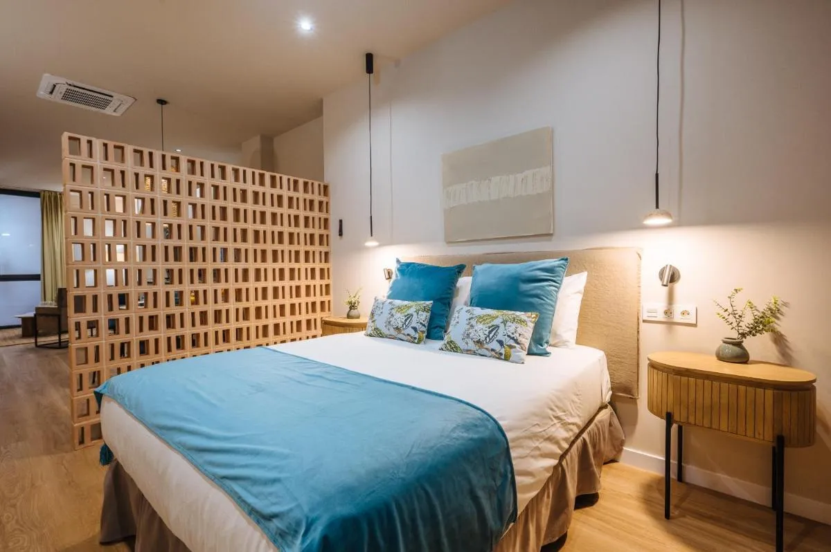 Image 4 of New Hostly Alameda Apartments