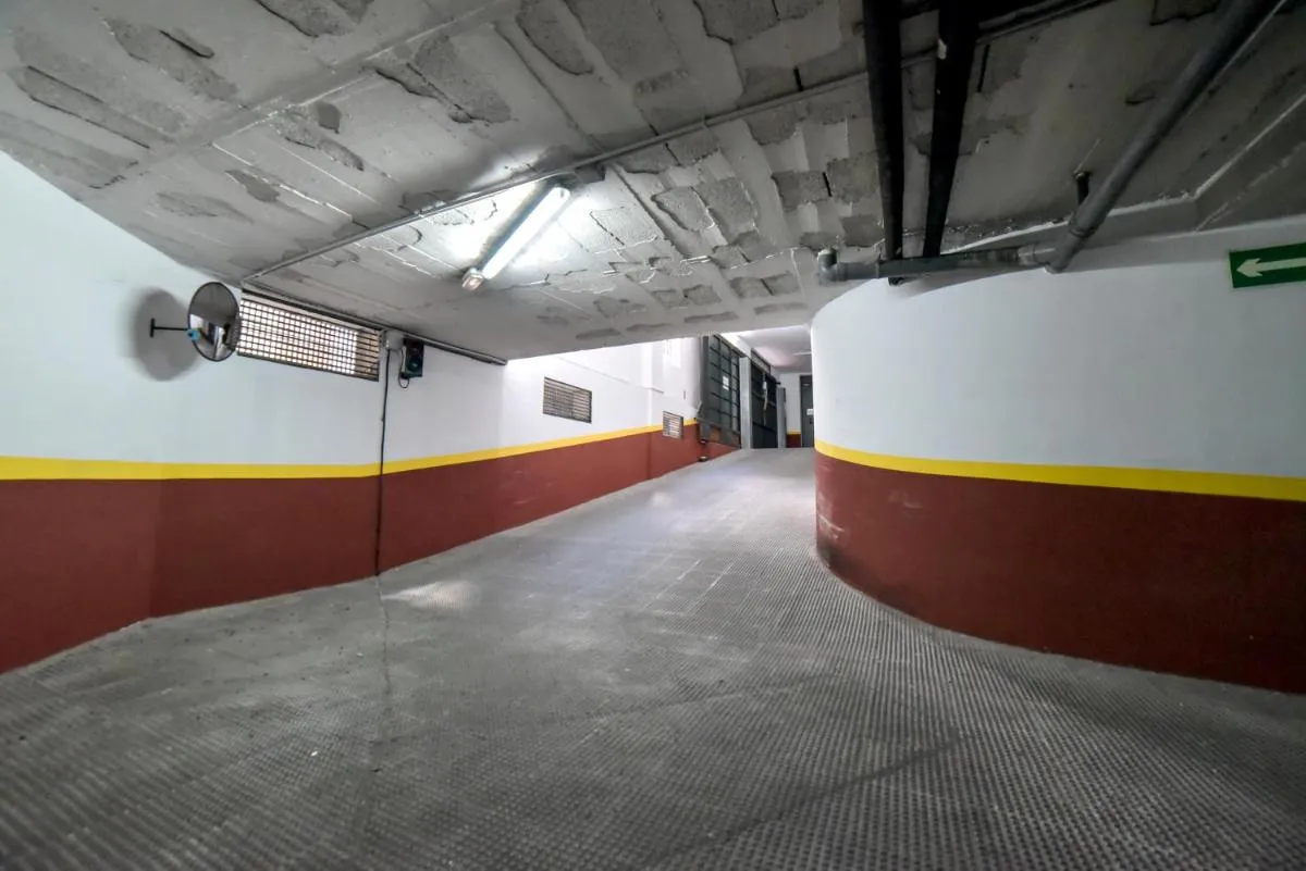 Image 2 of Peace, Pool & Parking at centre