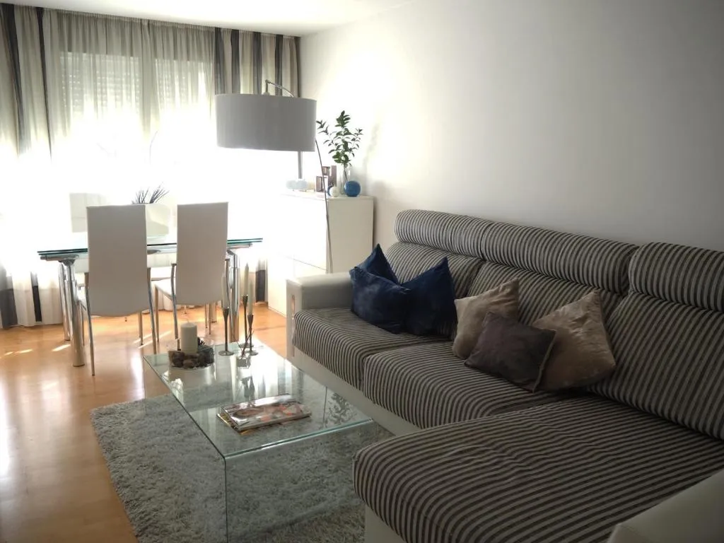 Image of Precioso Duplex Reina Mercedes 5 minutos Hospital