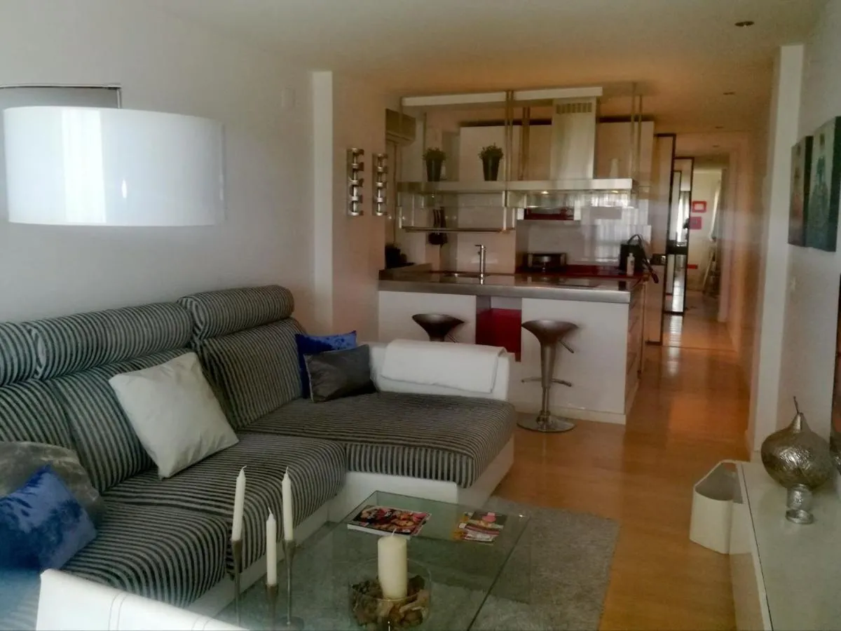 Image 3 of Precioso Duplex Reina Mercedes 5 minutos Hospital