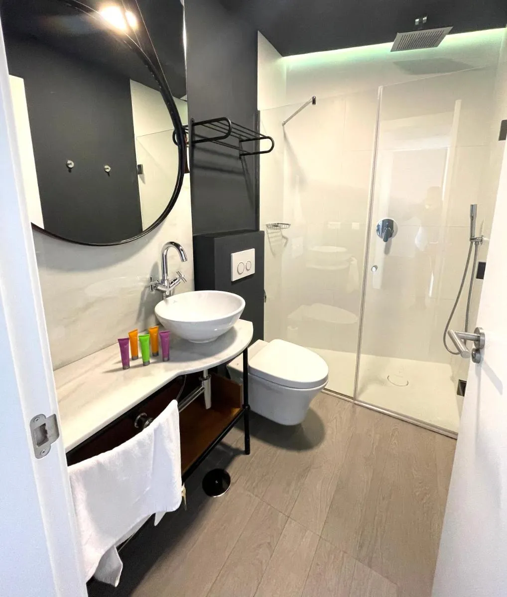 Image 3 of Ritual Alameda Suites