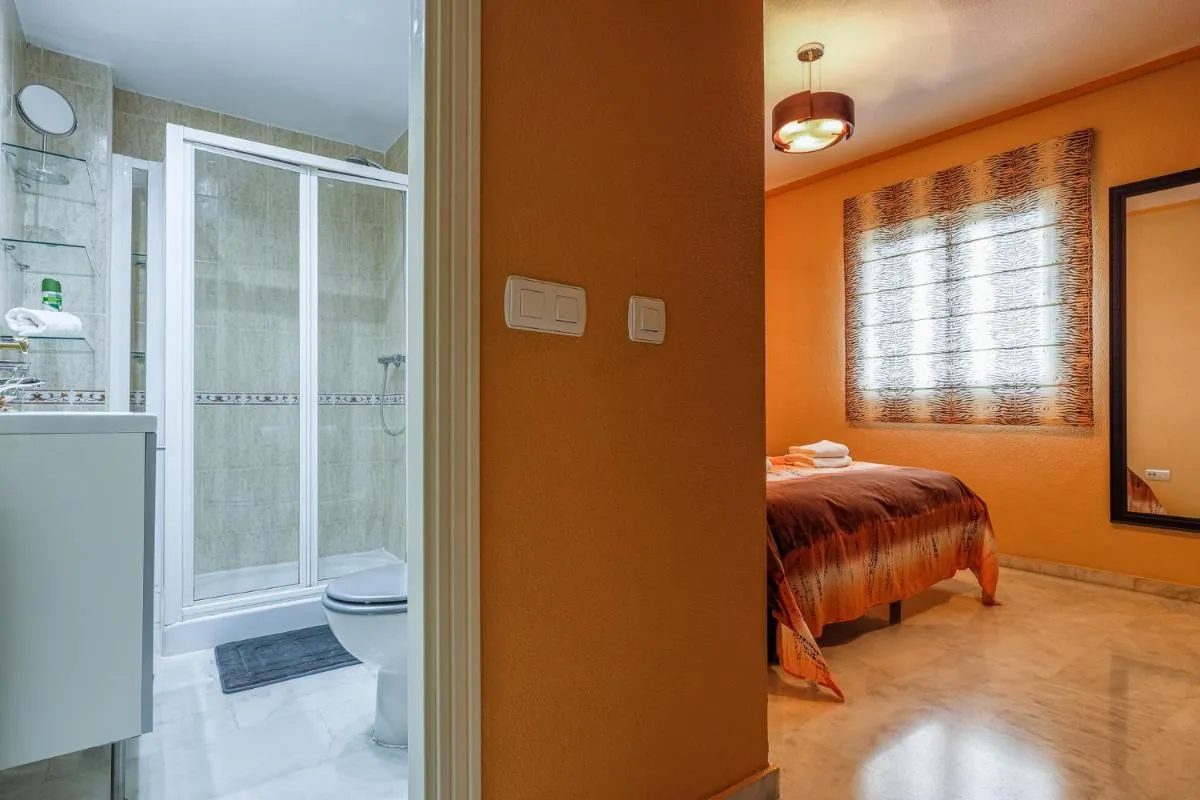 Image 2 of Sensacional Apt 2 Hab 2 baños 4 pax Aljarafe Metro