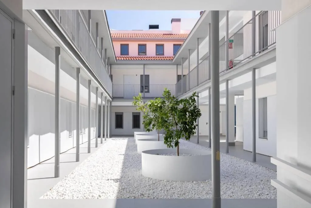Image of Triana Pages Oasis by Valcambre