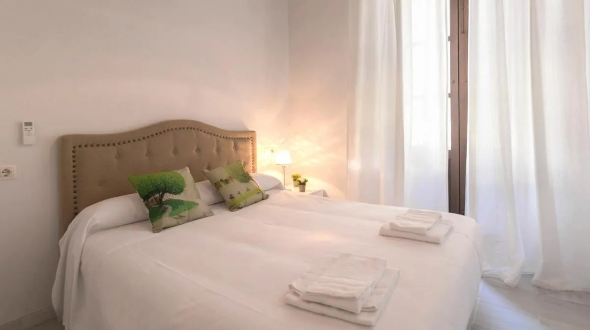 Image 1 of ALOJAMIENTO EN SEVILLA-TRIANA