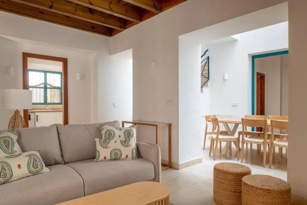 Image 3 of Alhondiga City Center Private House by Valcambre