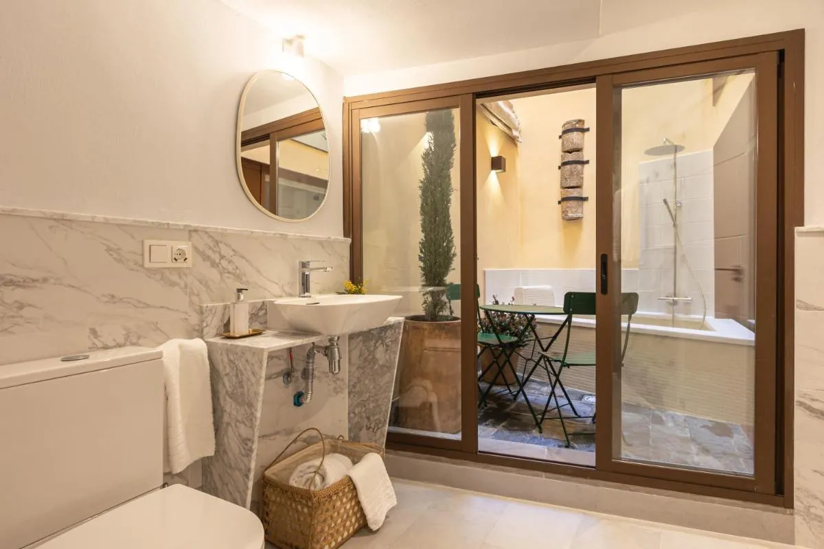 Image 2 of Angeles 6- Giralda Luxury by Valcambre