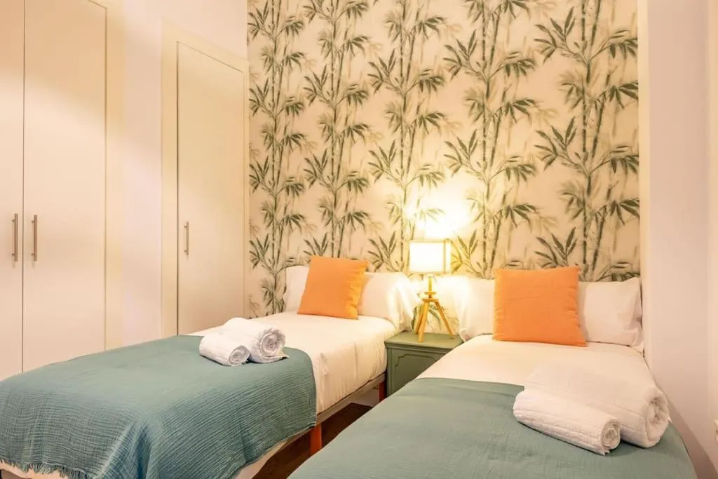 Image 6 of Angeles Deluxe Suite by Valcambre