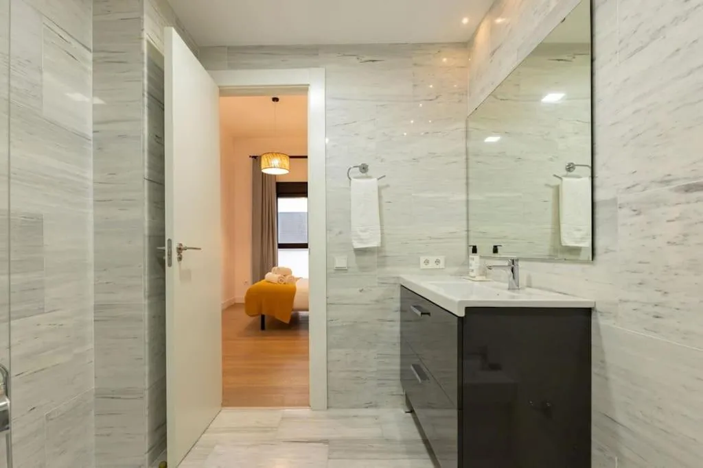 Image 2 of Angeles Deluxe Suite by Valcambre