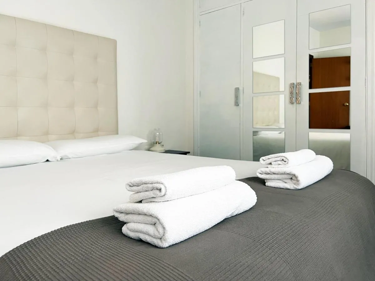 Image 1 of Apartment Wall Center – Aloha Sevilla