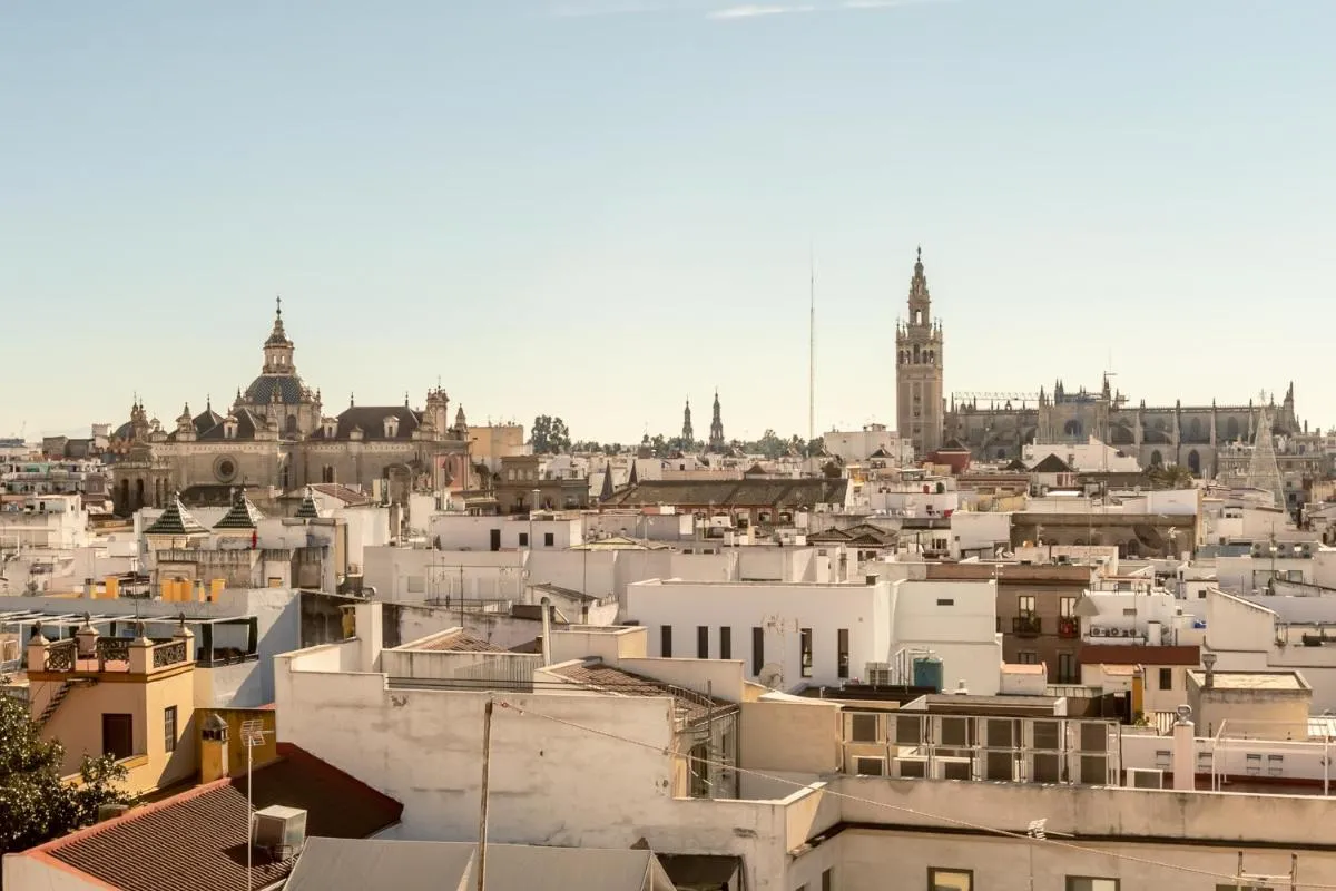 Image 4 of Avanti La Campana, con un balcón que te enamorará del ambiente de Sevilla