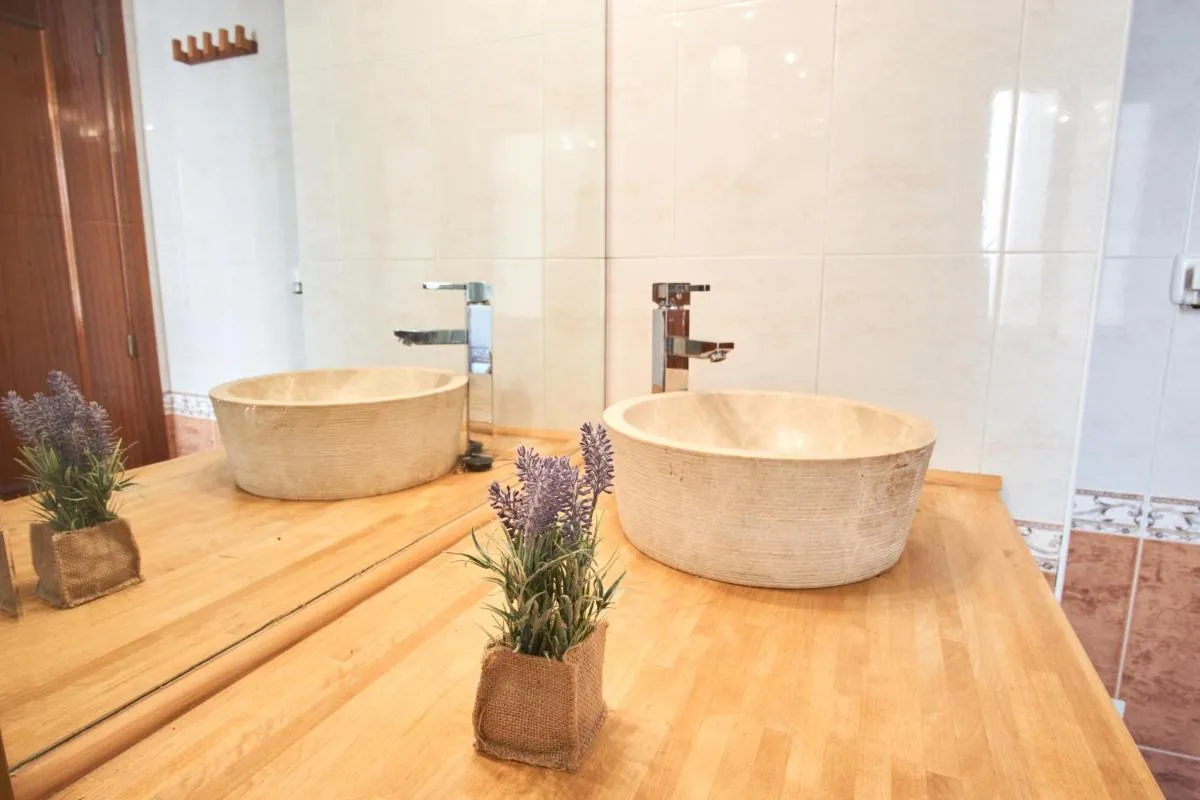 Image 2 of Bordador Central Suite by Valcambre