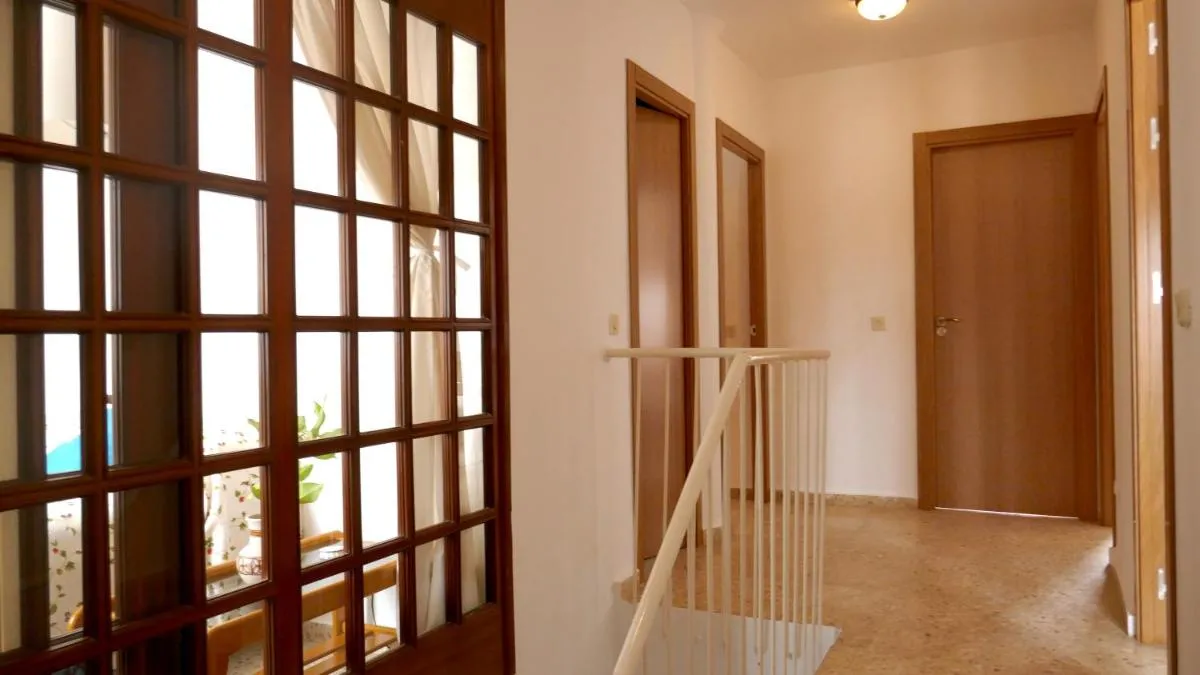 Image 1 of Casa Soleada en Calle Tranquila
