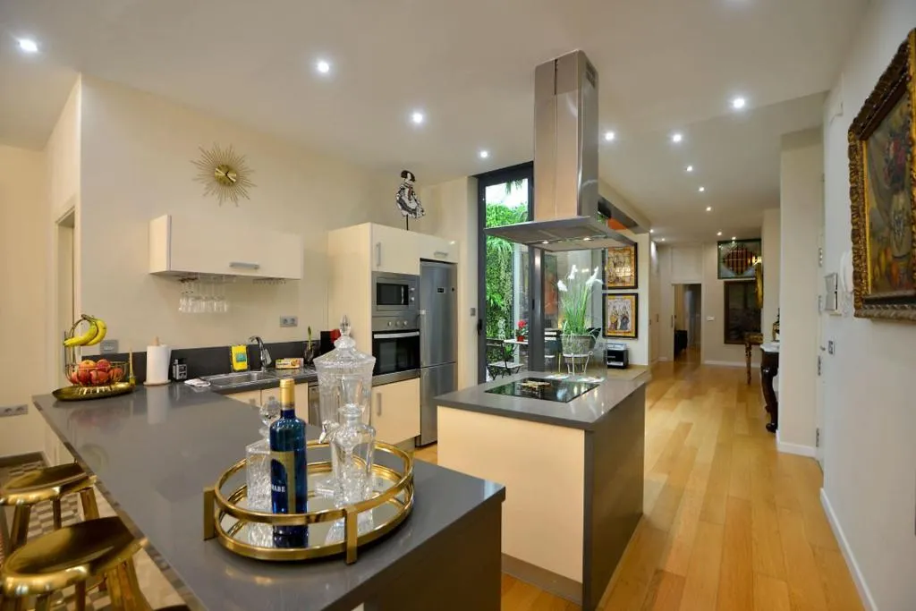 Image of Classic and Luxury- 2Bd 2Bth- Sierpes