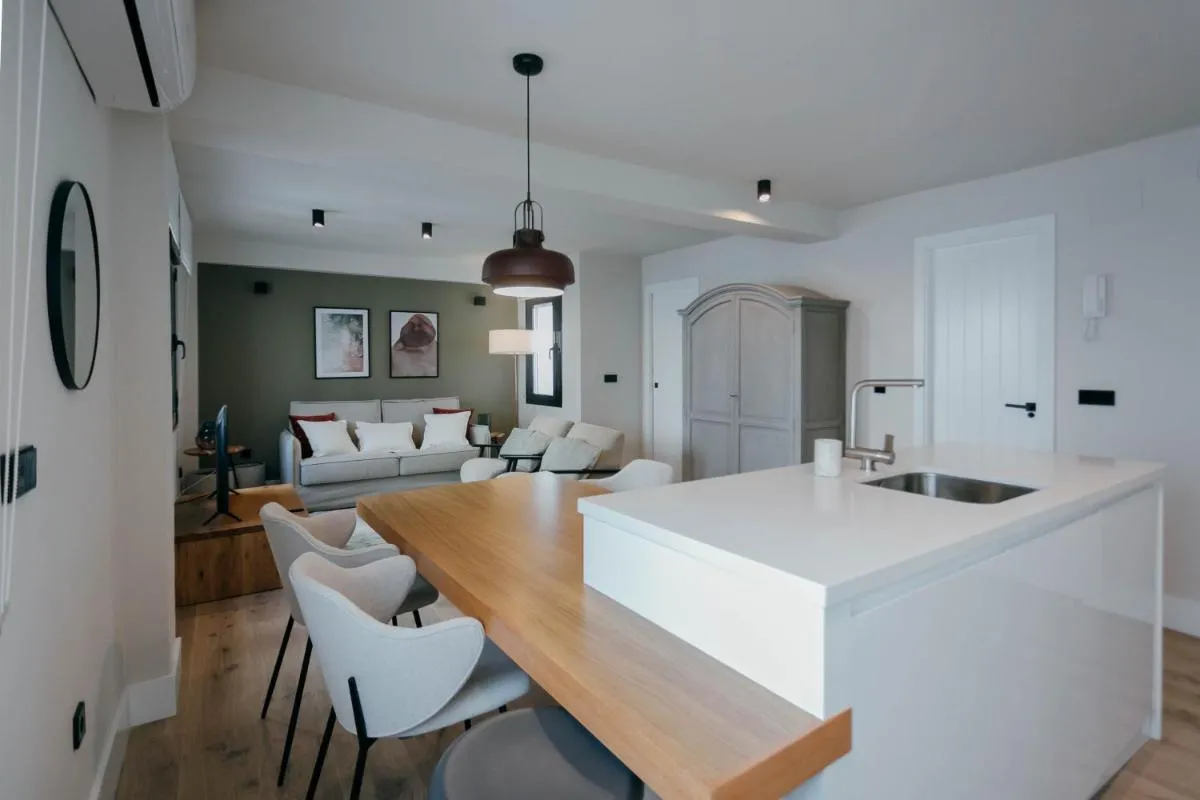 Image 1 of Elegant and Luxury 2Bd 2bth- Alfalfa