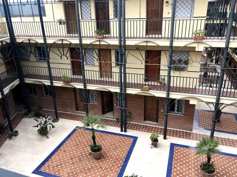Image 5 of En Patio sevillano Alameda-Isla Magica