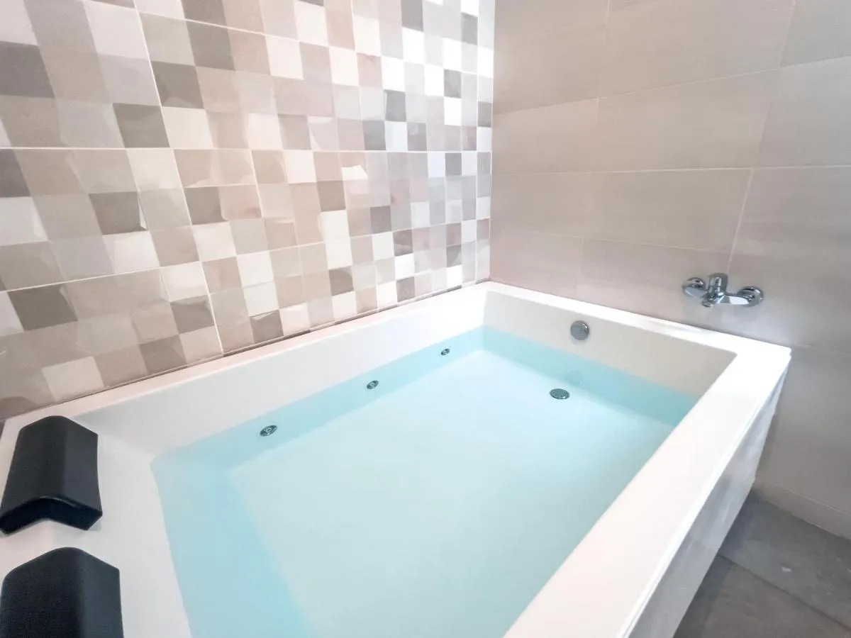 Image 5 of Estudio con Jacuzzi privado en Triana