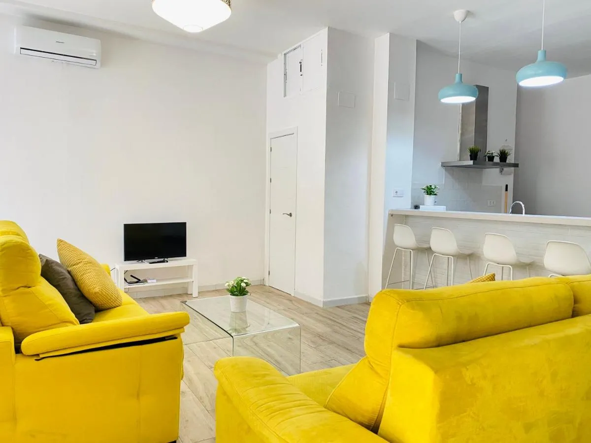 Image 2 of Flamenca Triana – Apartamento Wifi con 2 Dormitorios 2 sofas camas 2 baños