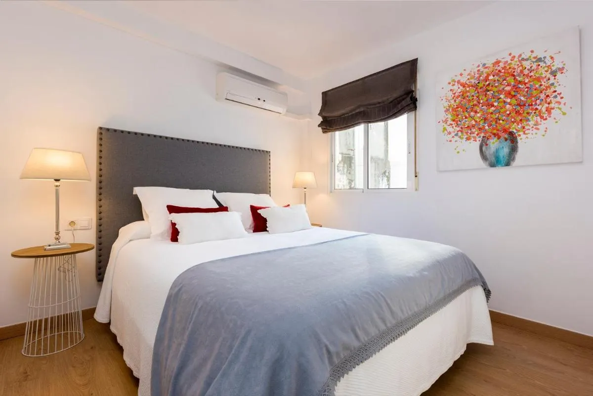 Image 1 of Genteel Home Giralda