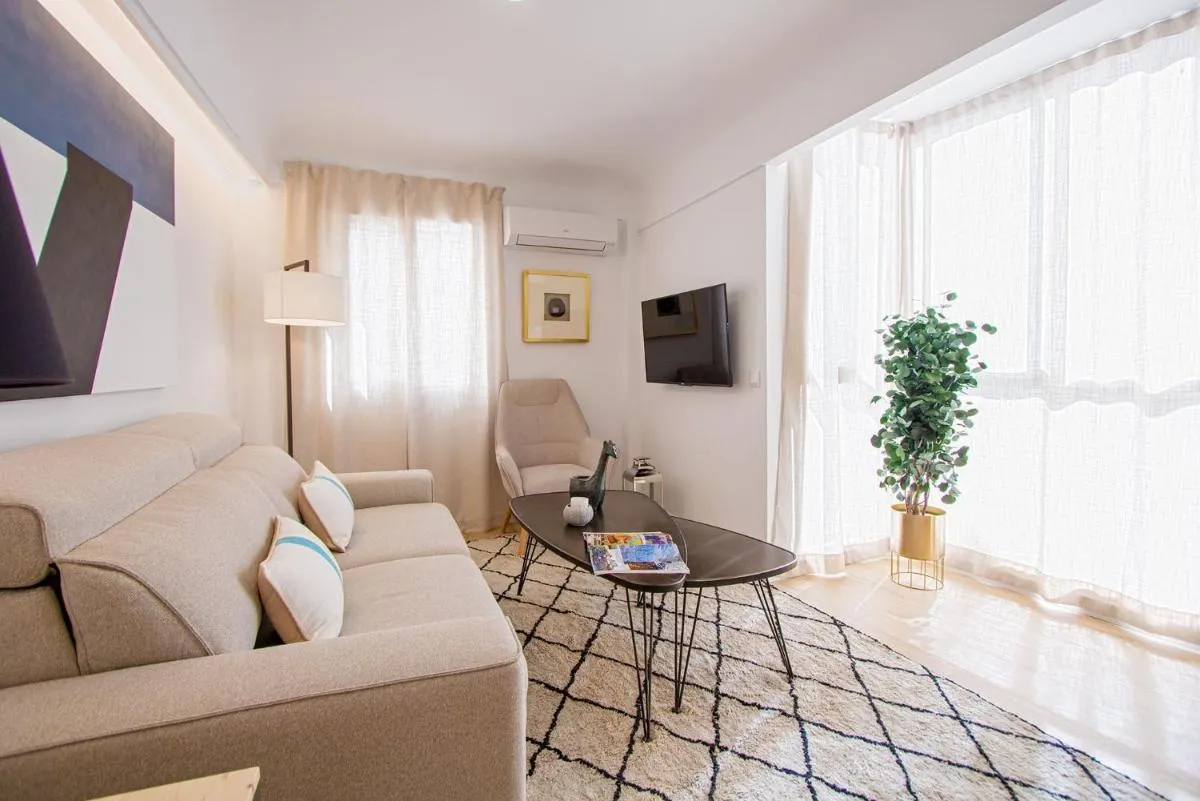 Image 3 of Genteel Home Velarde