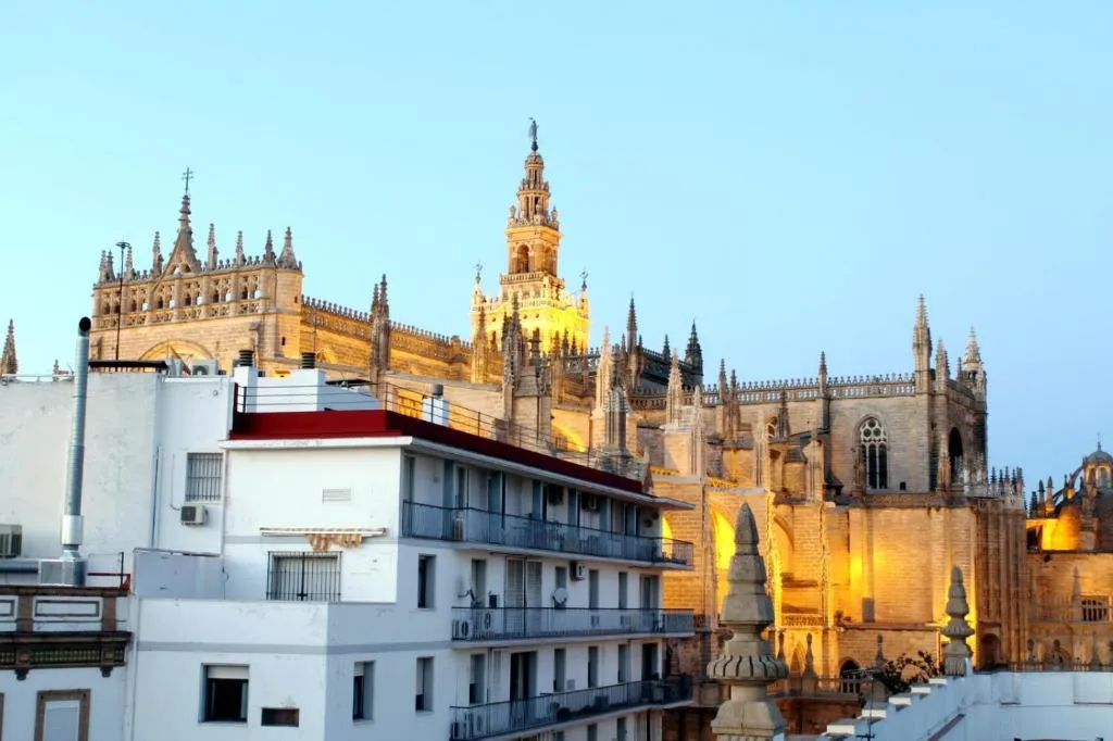 Image of HomeySeville-Amazing Views Cathedral Tomas de Ibarra – 8 pax, Parking Optional