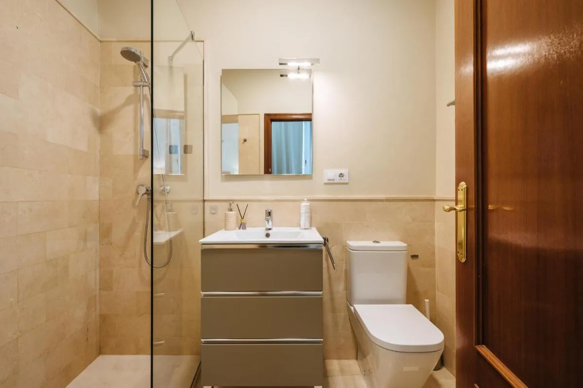 Image 2 of HomeySeville-Amazing Views Cathedral Tomas de Ibarra – 8 pax, Parking Optional