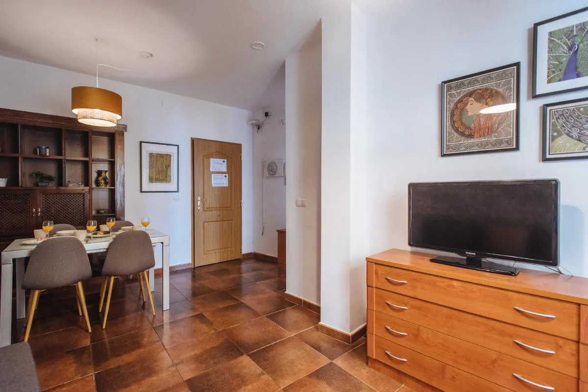 Image 4 of HomeySeville- Bright Apartment at Santa Cruz 6 pax, Parking Optional