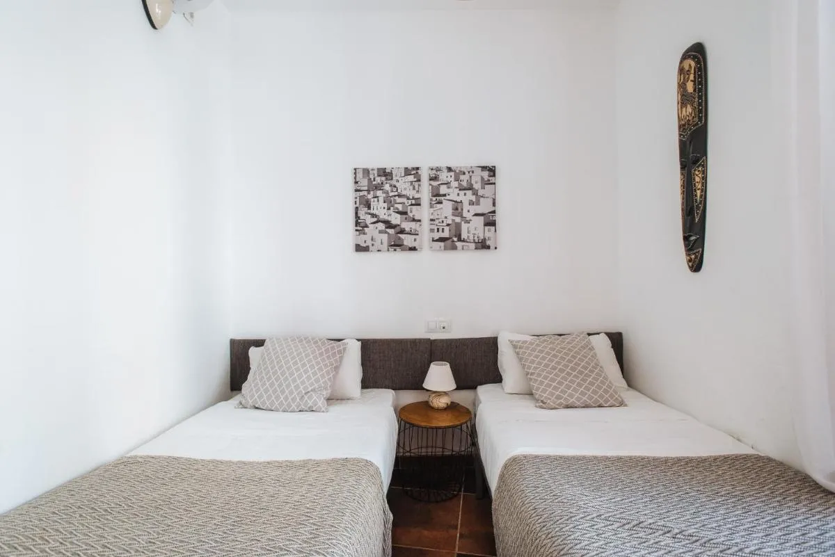 Image 6 of HomeySeville- Bright Apartment at Santa Cruz 6 pax, Parking Optional