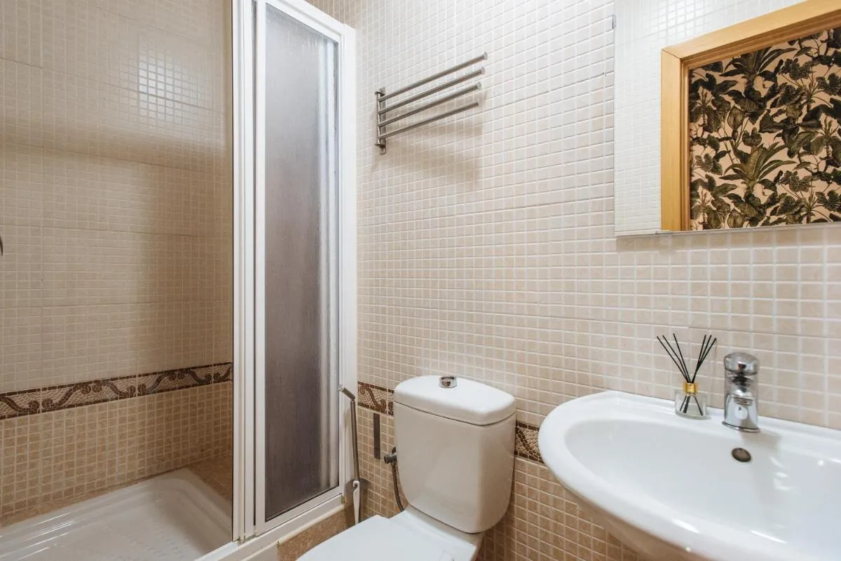 Image 2 of HomeySeville- Bright Apartment at Santa Cruz 6 pax, Parking Optional