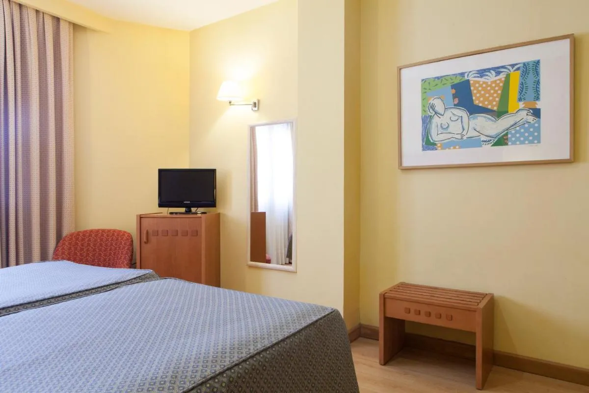 Image 4 of Hotel Cervantes