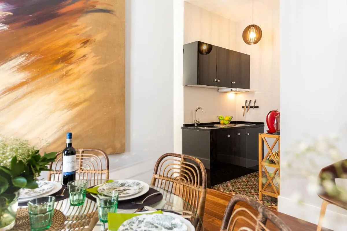 Image 2 of Imperial Luxury & Modern Apartment