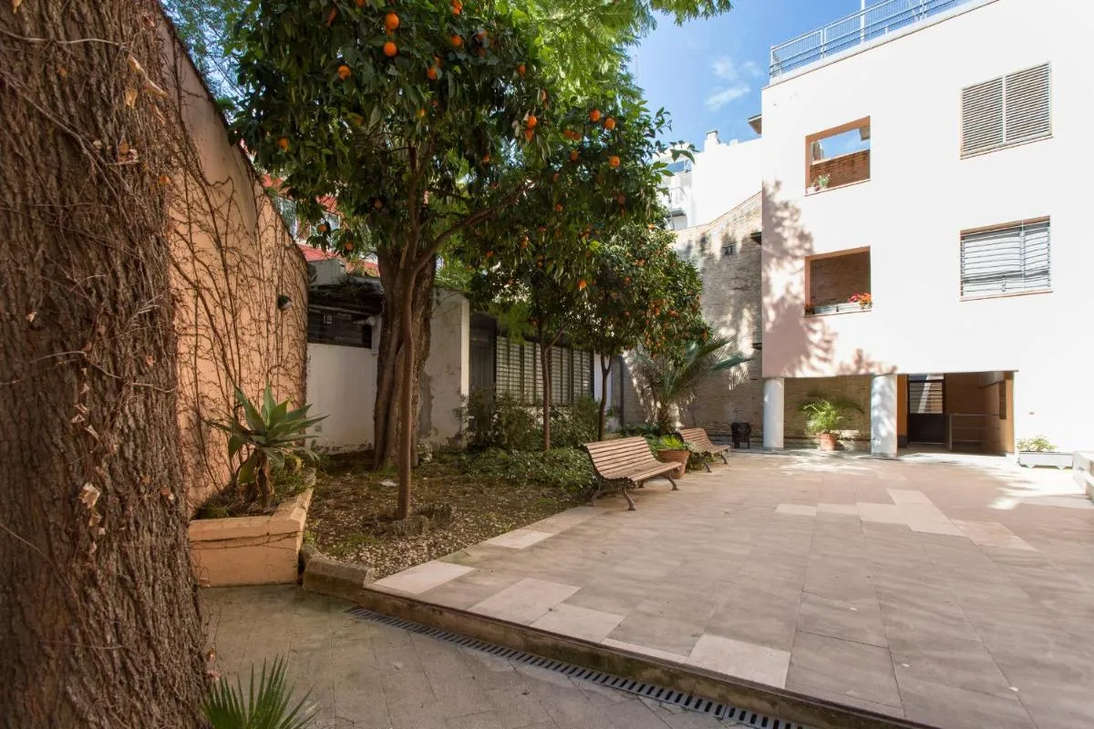 Image 5 of LR2 Private Terrace & Parking Right in the city Center