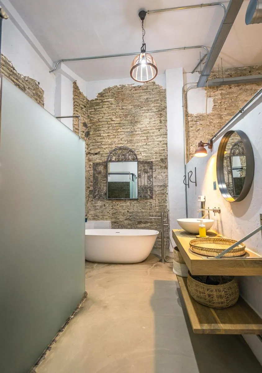 Image 3 of Loft-style ground floor flat