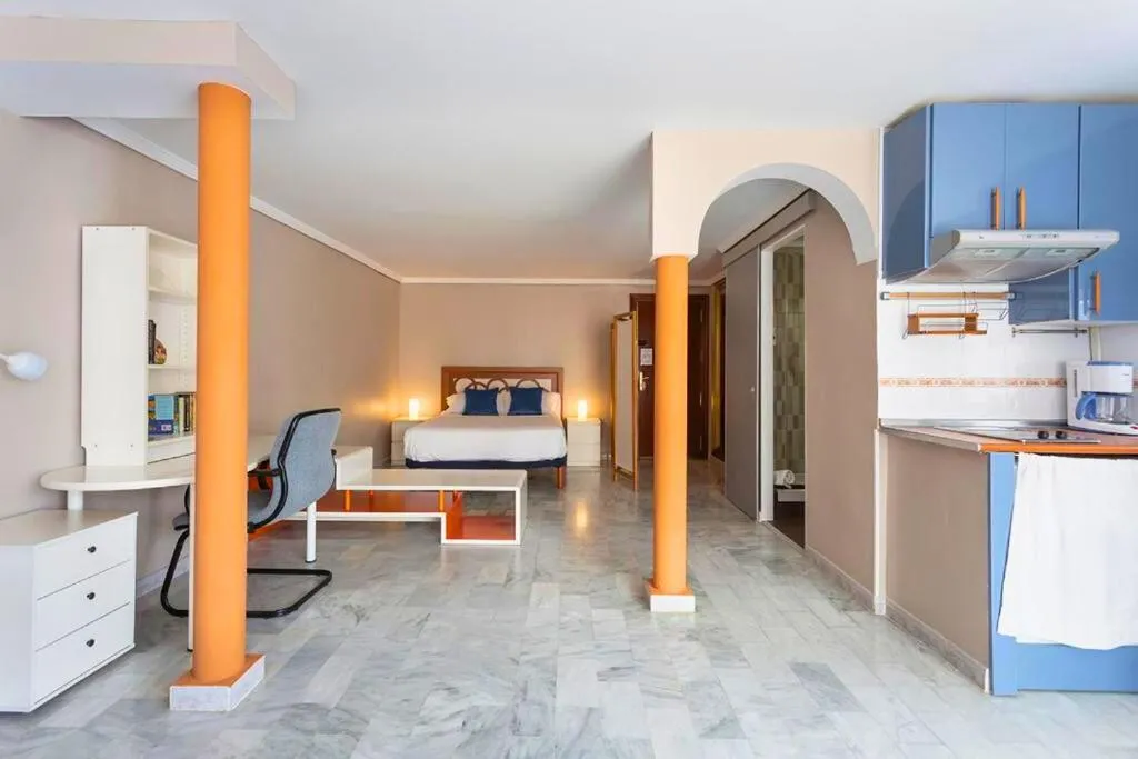 Image of Luminosity Square Studio. Francos 14