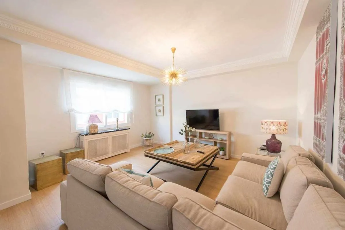 Image 4 of Luxe Castelar 19
